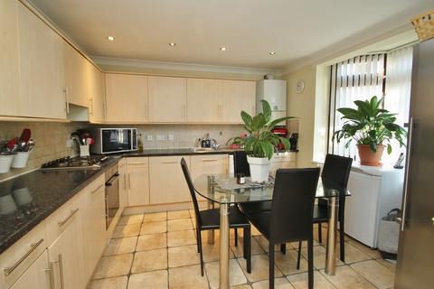 4 bedroom detached house to rent, Arlington Road, Woodford Green