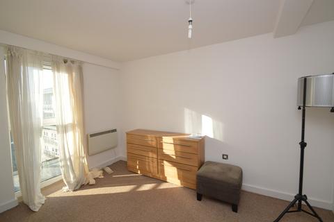 2 bedroom flat to rent - Calderwood Street, London, SE18 6JH