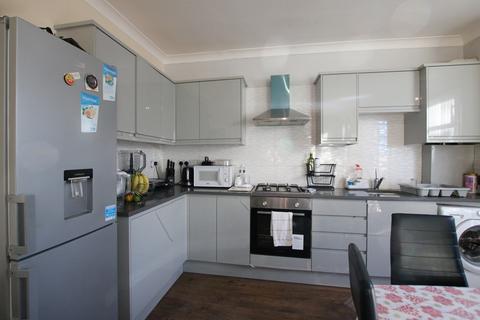 3 bedroom flat to rent, Beaconsfield Road, London, NW10