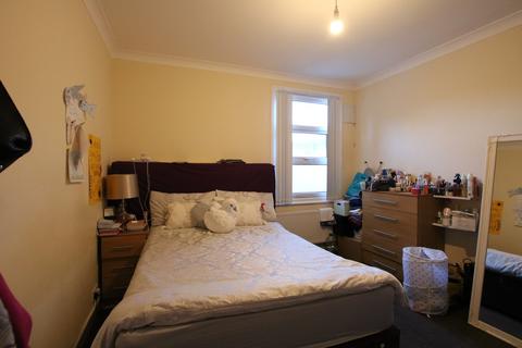 3 bedroom flat to rent, Beaconsfield Road, London, NW10
