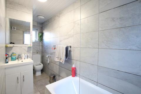3 bedroom flat to rent, Beaconsfield Road, London, NW10