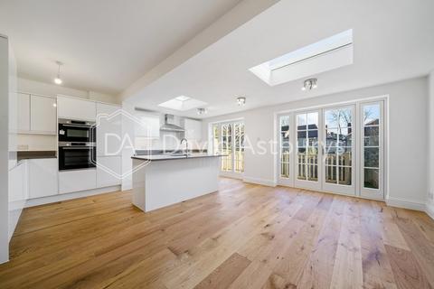 4 bedroom end of terrace house to rent, Cascade Avenue, Muswell Hill, London