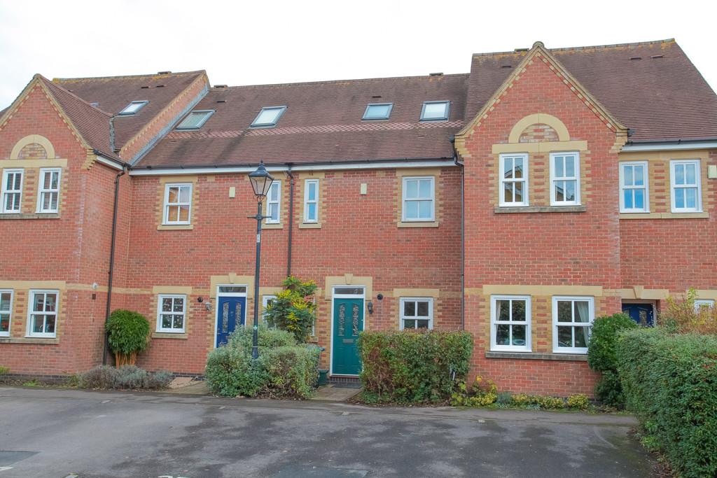 Plater Drive, Oxford 4 bed townhouse £2,400 pcm (£554 pw)