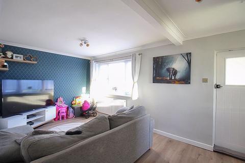 2 bedroom semi-detached house for sale - Turners Hill Road, LOWER GORNAL, DY3 2JU