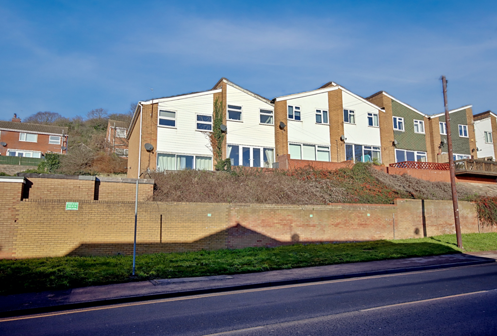 Tolladine Road, Worcester, WR4 2 bed terraced house £175,000