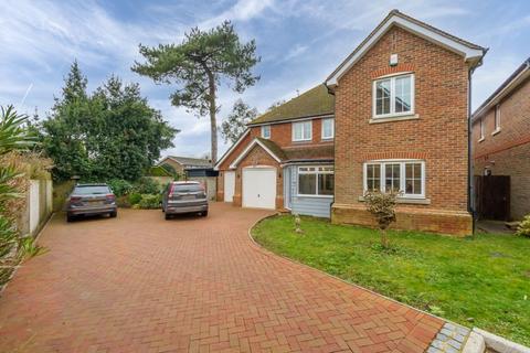 4 bedroom detached house for sale - Willowmead Close, Chichester