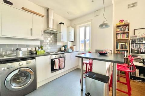 2 bedroom flat to rent - Montpelier Road, London