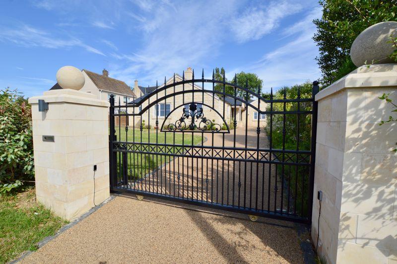 Kettering Road, Wothorpe, Stamford 4 bed detached house for sale £795,000