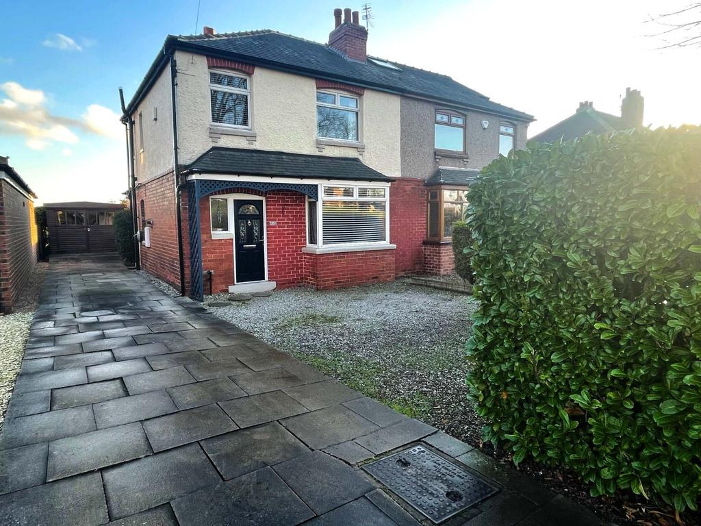 Leeds Road, Scholes, Leeds, West Yorkshire 3 bed semidetached house