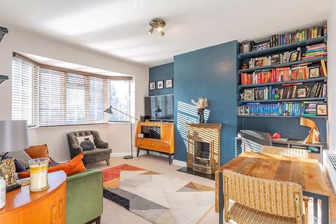 16 Ditton Lawn, Thames Ditton, KT7 0EN