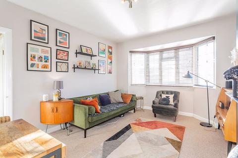 16 Ditton Lawn, Thames Ditton, KT7 0EN