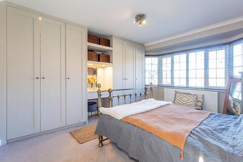 16 Ditton Lawn, Thames Ditton, KT7 0EN
