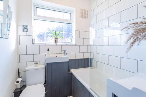 16 Ditton Lawn, Thames Ditton, KT7 0EN