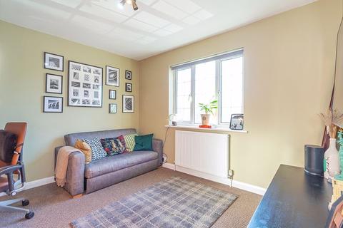 16 Ditton Lawn, Thames Ditton, KT7 0EN