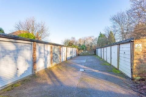 16 Ditton Lawn, Thames Ditton, KT7 0EN