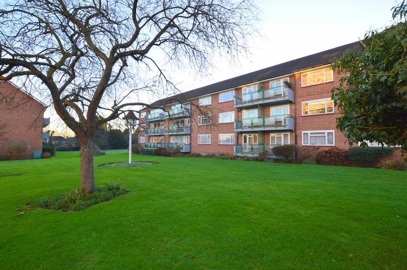 Dove Park, Hatch End 1 bed flat £1,000 pcm (£231 pw)