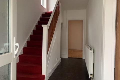 5 bedroom semi-detached house to rent, Bromsgrove Road, Redditch