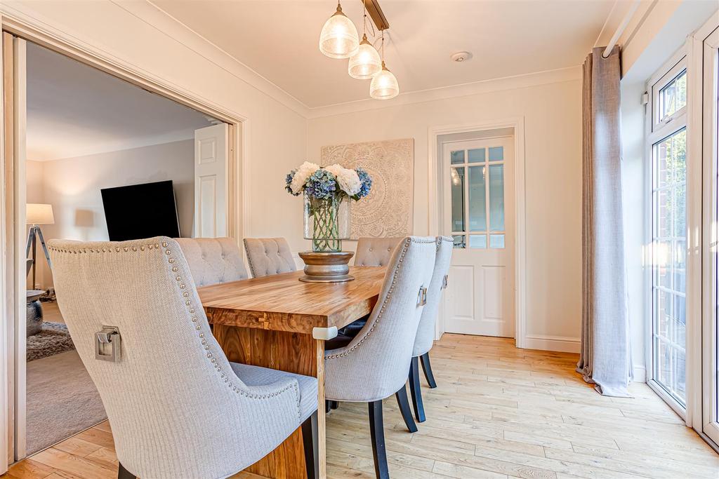 Banstead 4 bed detached house £950,000