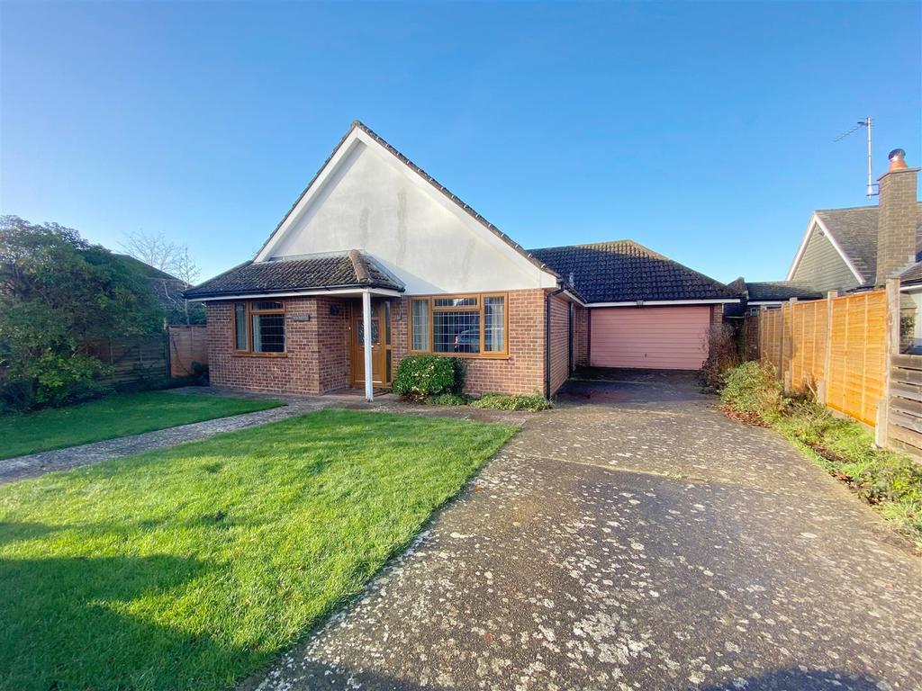 Mill Road Avenue, Angmering... 3 bed detached bungalow £650,000