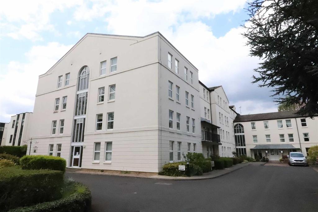 Oakfield House, Binswood Avenue, Leamington Spa 2 bed apartment £175,000