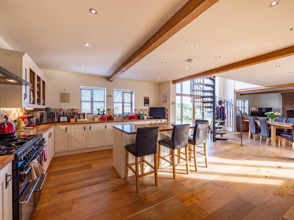 Glebe Farm, Welsh Road Cubbington... 4 bed character property £775,000