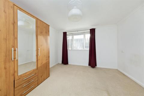 1 bedroom flat for sale - Crieff Court, Teddington