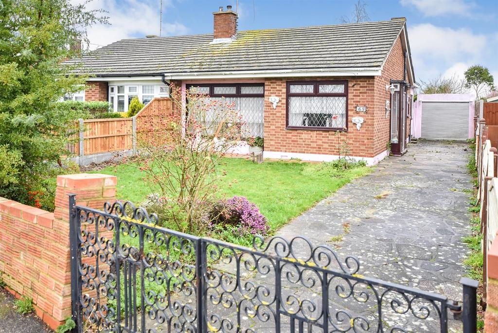Croft Road, Benfleet 2 bed semidetached bungalow £325,000