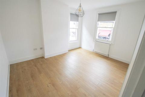 14a Broadway, Leigh-on-sea, SS9 1AW