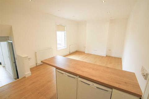 14a Broadway, Leigh-on-sea, SS9 1AW