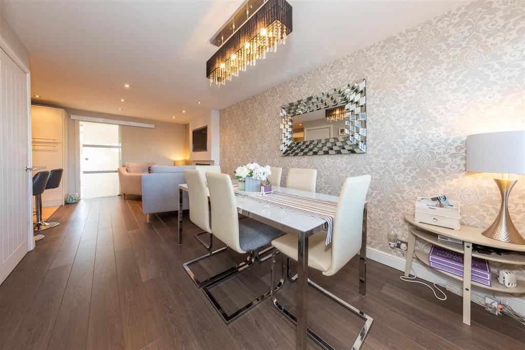 Halfmoon Lane, Dunstable, Bedfordshire 3 bed semidetached house £450,000