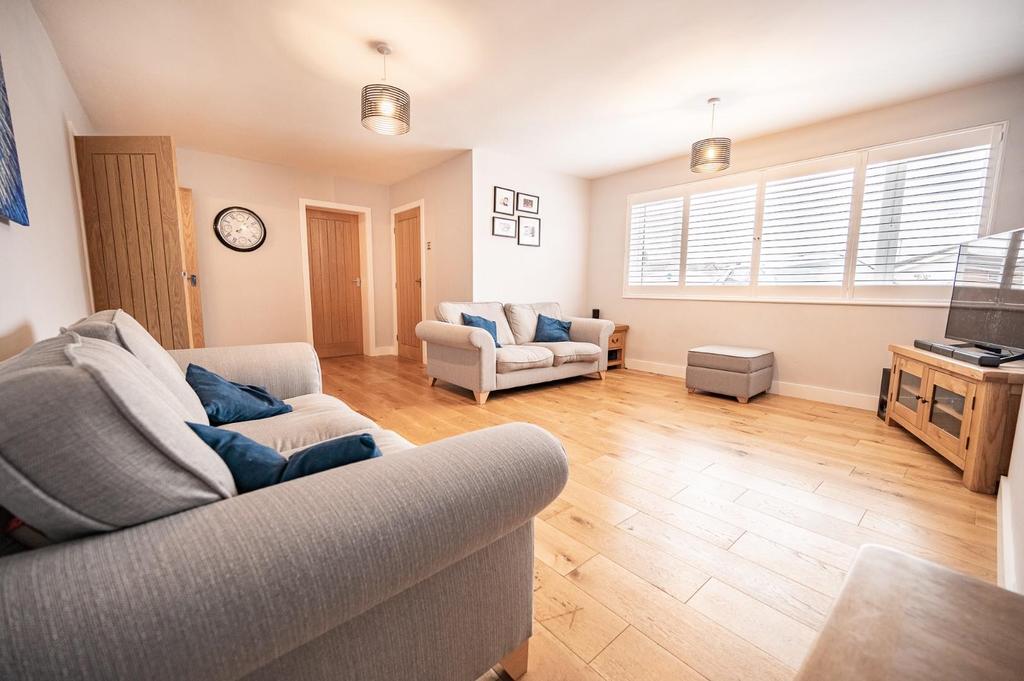 Woodview Road, Dunmow 4 bed detached bungalow £500,000