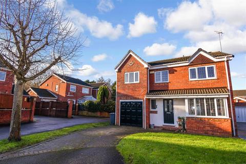 5 bedroom detached house for sale - Ladybower Close, Hull