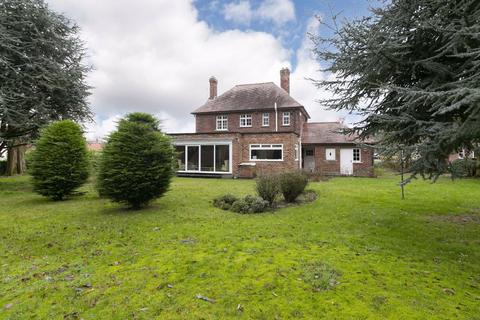 3 bedroom detached house for sale - The Green, Barmby Moor