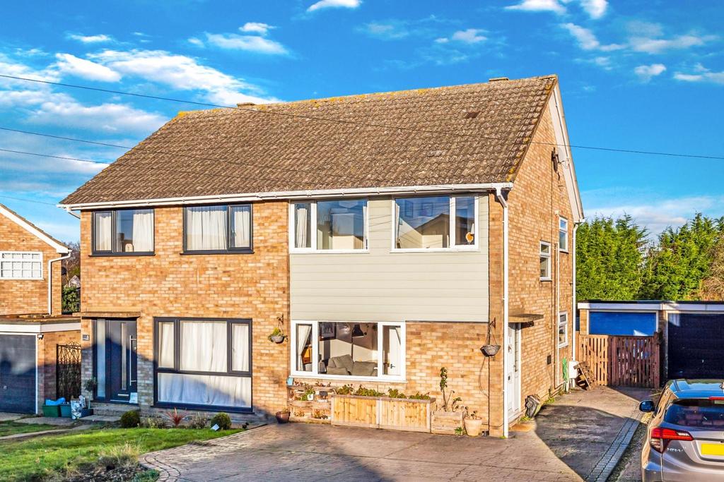 The Walk, Eight Ash Green 3 bed semidetached house £325,000