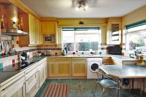 3 bedroom semi-detached house for sale - Huddersfield Road, Skelmanthorpe, Huddersfield HD8 9AS