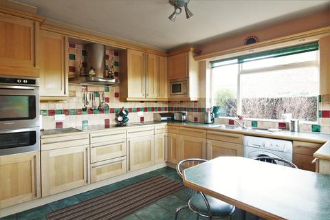 3 bedroom semi-detached house for sale - Huddersfield Road, Skelmanthorpe, Huddersfield HD8 9AS