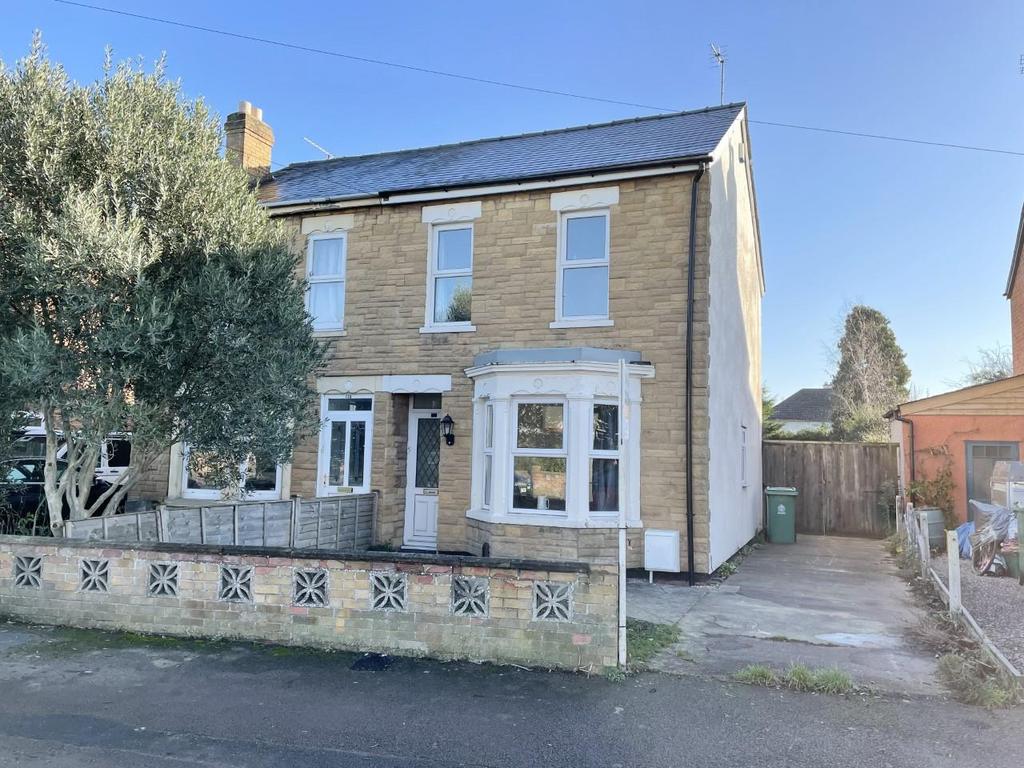 Elmbridge Road, Longlevens, Gloucester 3 bed semidetached house £325,000