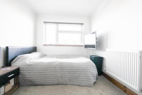 99 Avery Way, Allhallows, Rochester, ME3 9QW