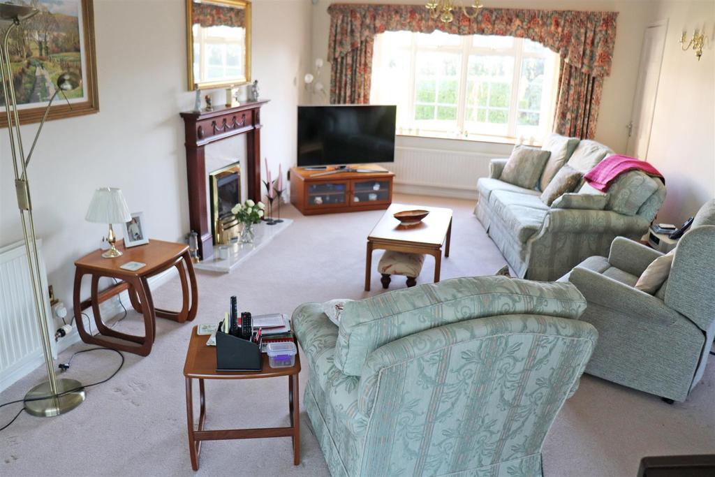 Burton Road, Elford, Tamworth 4 bed detached house £440,000