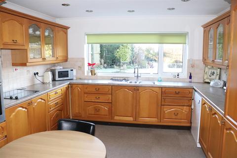 18 Burton Road, Elford, Tamworth, B79 9BN