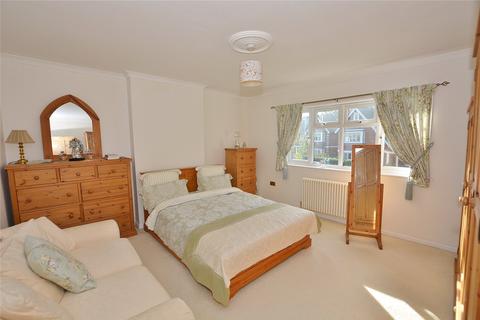 3 bedroom apartment for sale - Grove Road, Beaconsfield, HP9