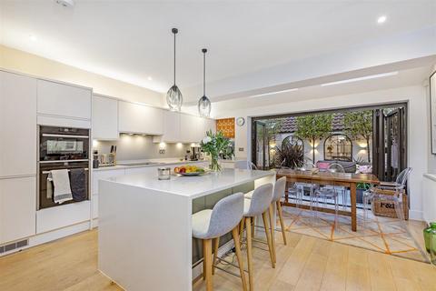 3 bedroom end of terrace house to rent, Tudor Gardens, Barnes, SW13