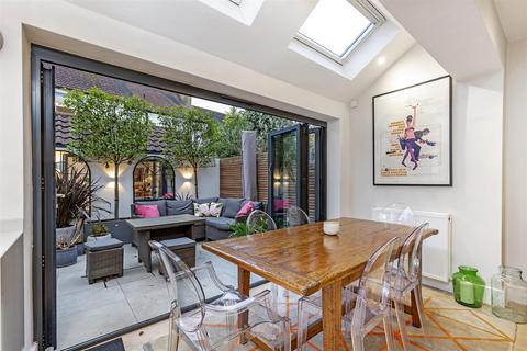 3 bedroom end of terrace house to rent, Tudor Gardens, Barnes, SW13