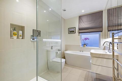 3 bedroom end of terrace house to rent, Tudor Gardens, Barnes, SW13