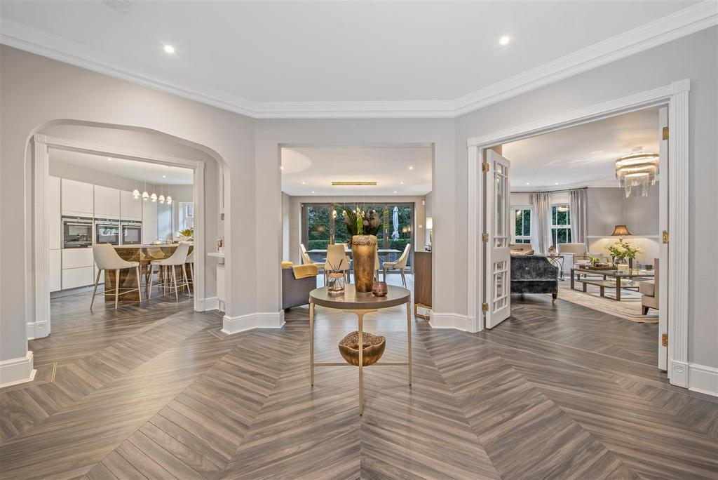 Claver Drive, Sunninghill 6 bed detached house £1,650,000