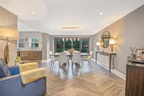 2 Claver Drive, Ascot, SL5 7JU