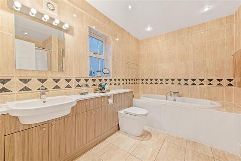 2 Claver Drive, Ascot, SL5 7JU