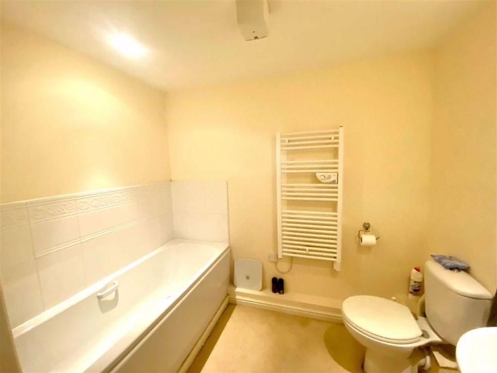 Modern bathroom (side)