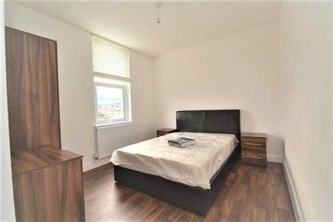 2 bedroom apartment to rent - Russell Road, Wimbledon, Wimbledon