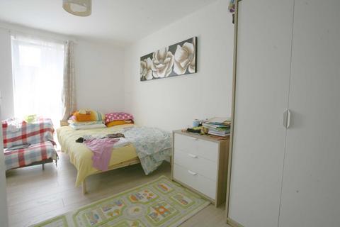 1 bedroom apartment to rent, Dean Path, Dagenham, RM8